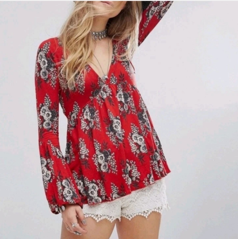 Free People Speak Easy Bell Sleeved Top. Size: Small.